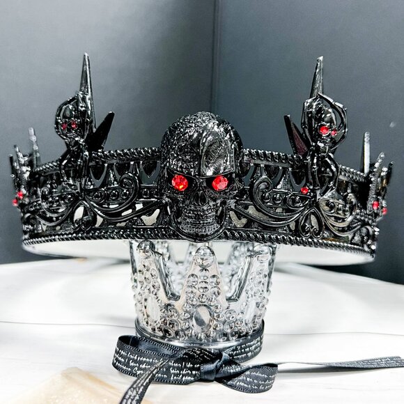 Black and Red Skull Crown - Picture 1 of 9